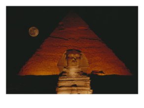 06aa5-104837vista-de-la-gran-esfinge-y-la-piramide-de-kefren-de-noche-posteres5b15d
